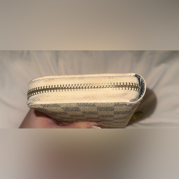 Checkered Zip Wallet - Picture 6 of 7